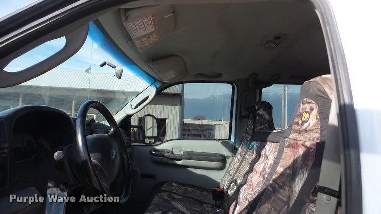 image for item DA0296 2007 Ford F450 Super Duty Crew Cab cab and chassis truck
