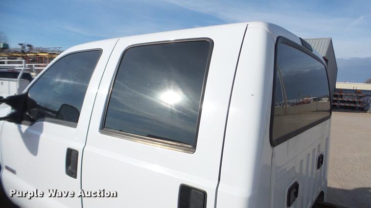 image for item DA0296 2007 Ford F450 Super Duty Crew Cab cab and chassis truck