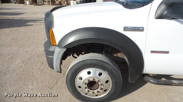 image for item DA0296 2007 Ford F450 Super Duty Crew Cab cab and chassis truck