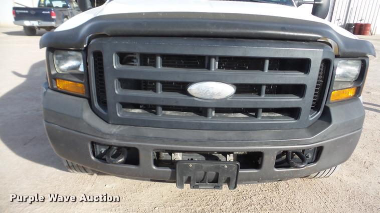 image for item DA0296 2007 Ford F450 Super Duty Crew Cab cab and chassis truck