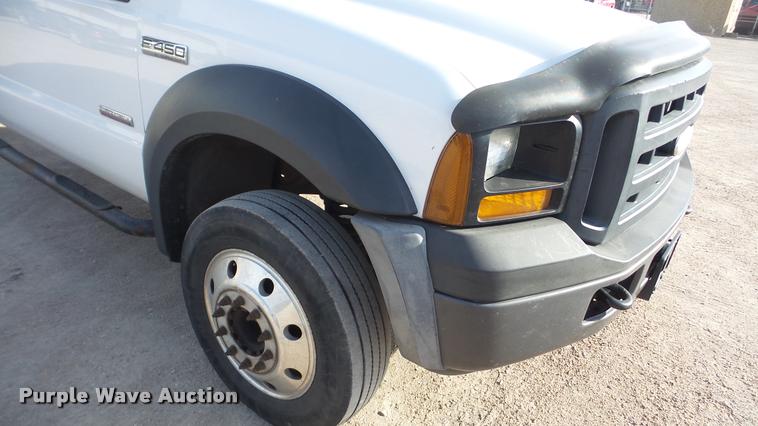 image for item DA0296 2007 Ford F450 Super Duty Crew Cab cab and chassis truck