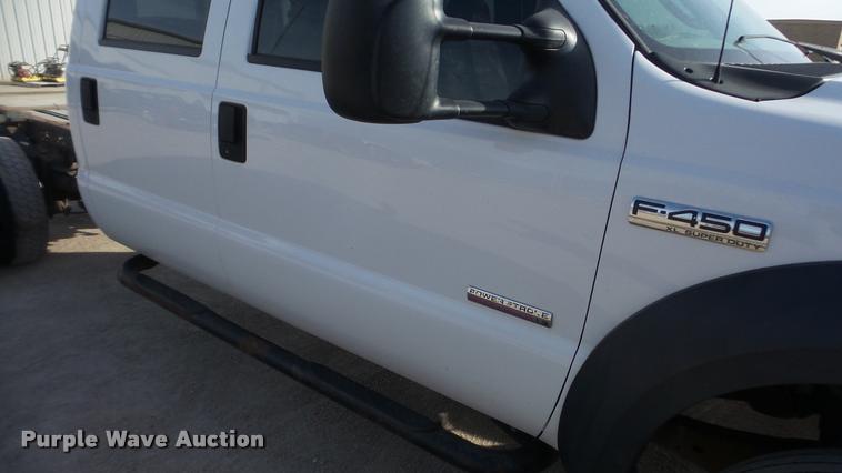 image for item DA0296 2007 Ford F450 Super Duty Crew Cab cab and chassis truck