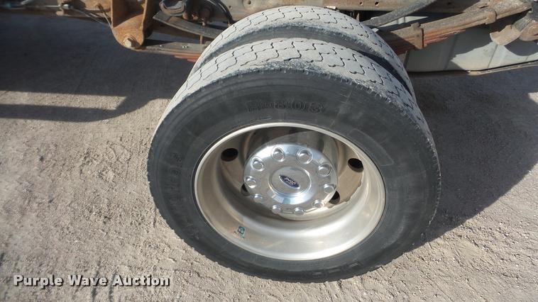 image for item DA0296 2007 Ford F450 Super Duty Crew Cab cab and chassis truck