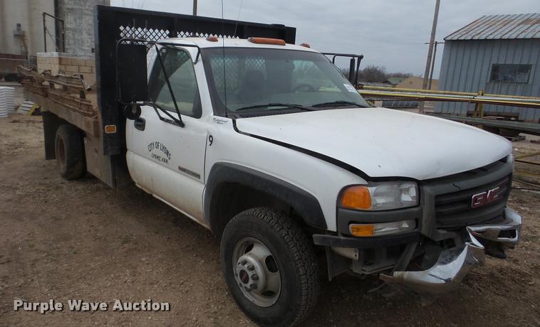 image for item DA0297 2003 GMC Sierra 3500 flatbed pickup truck