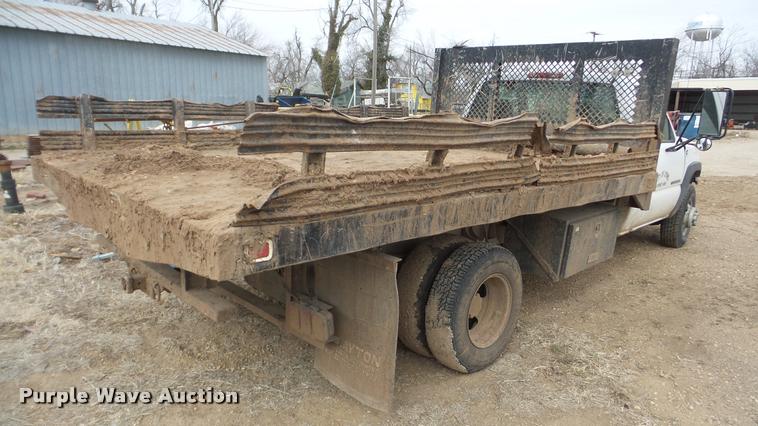 image for item DA0297 2003 GMC Sierra 3500 flatbed pickup truck