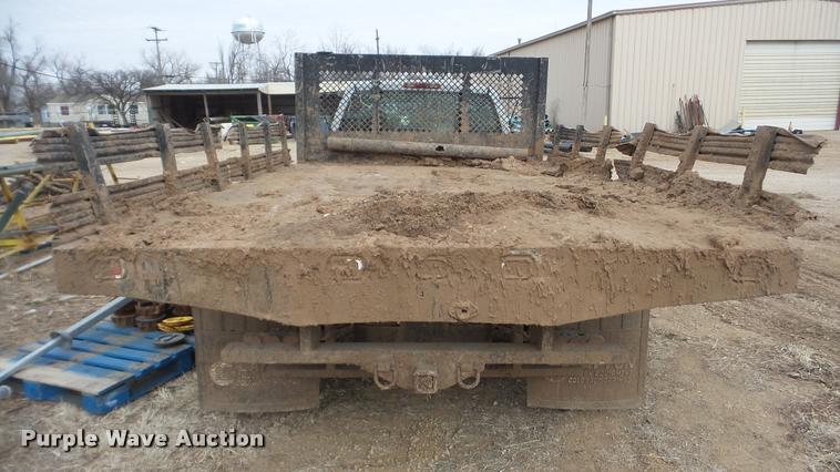 image for item DA0297 2003 GMC Sierra 3500 flatbed pickup truck