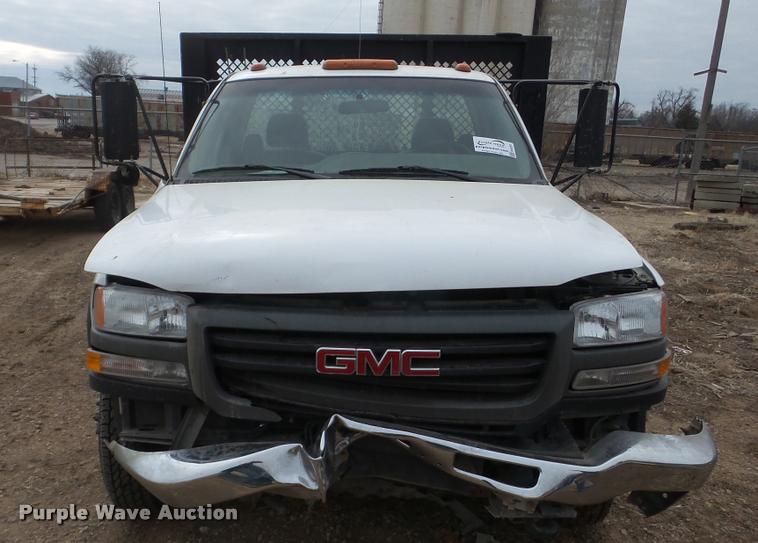 image for item DA0297 2003 GMC Sierra 3500 flatbed pickup truck