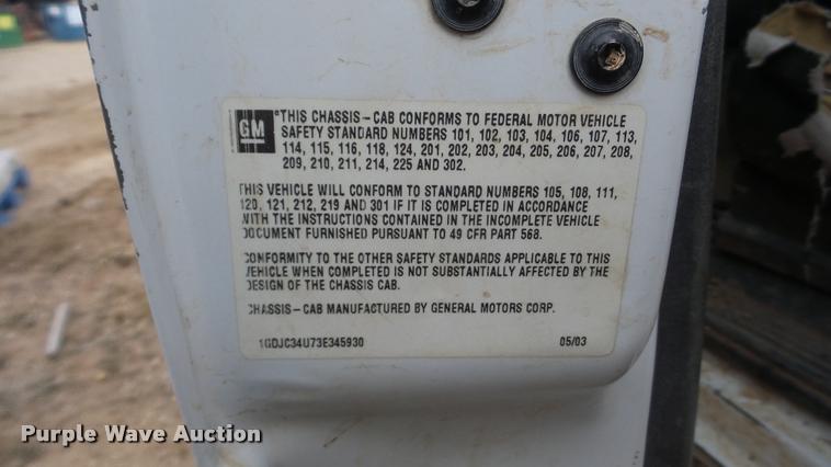 image for item DA0297 2003 GMC Sierra 3500 flatbed pickup truck