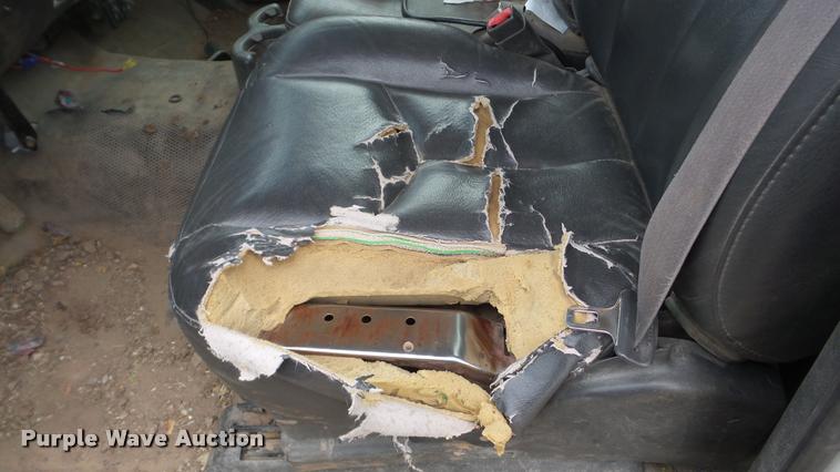 image for item DA0297 2003 GMC Sierra 3500 flatbed pickup truck