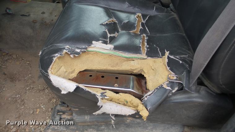 image for item DA0297 2003 GMC Sierra 3500 flatbed pickup truck