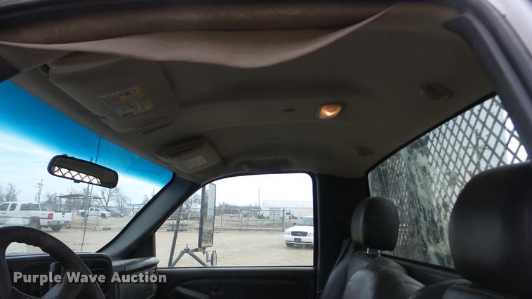 image for item DA0297 2003 GMC Sierra 3500 flatbed pickup truck