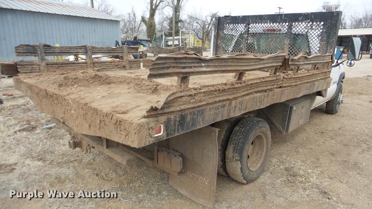 image for item DA0297 2003 GMC Sierra 3500 flatbed pickup truck