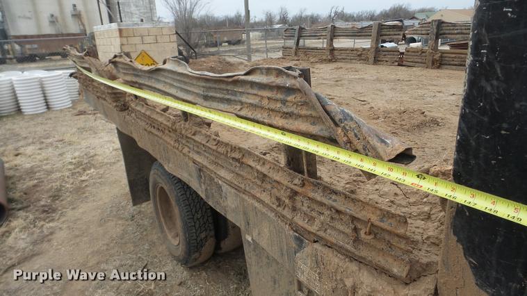 image for item DA0297 2003 GMC Sierra 3500 flatbed pickup truck