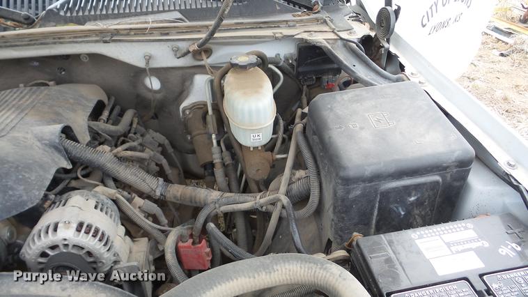 image for item DA0297 2003 GMC Sierra 3500 flatbed pickup truck