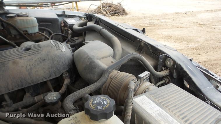 image for item DA0297 2003 GMC Sierra 3500 flatbed pickup truck