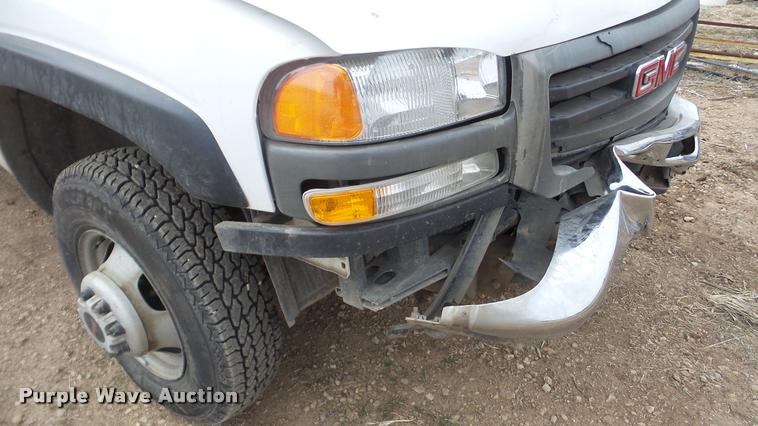 image for item DA0297 2003 GMC Sierra 3500 flatbed pickup truck