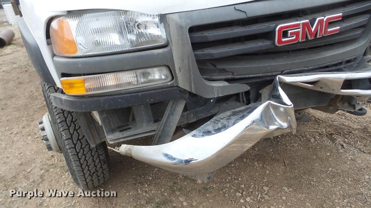 image for item DA0297 2003 GMC Sierra 3500 flatbed pickup truck