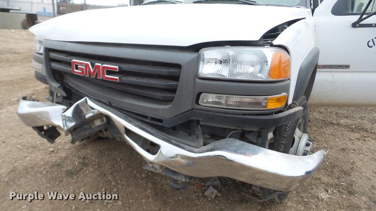 image for item DA0297 2003 GMC Sierra 3500 flatbed pickup truck