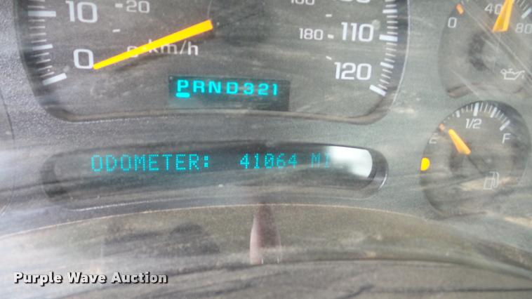 image for item DA0297 2003 GMC Sierra 3500 flatbed pickup truck