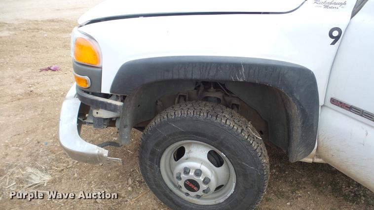 image for item DA0297 2003 GMC Sierra 3500 flatbed pickup truck