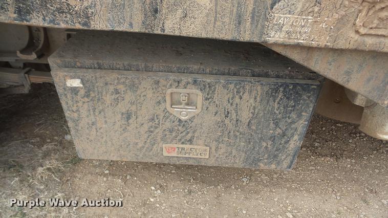 image for item DA0297 2003 GMC Sierra 3500 flatbed pickup truck