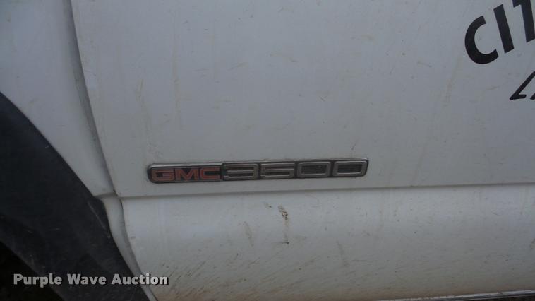 image for item DA0297 2003 GMC Sierra 3500 flatbed pickup truck