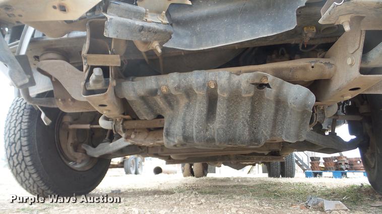 image for item DA0297 2003 GMC Sierra 3500 flatbed pickup truck