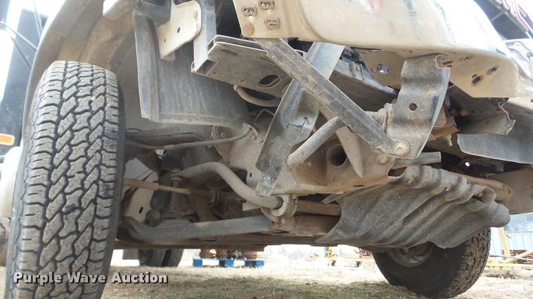 image for item DA0297 2003 GMC Sierra 3500 flatbed pickup truck