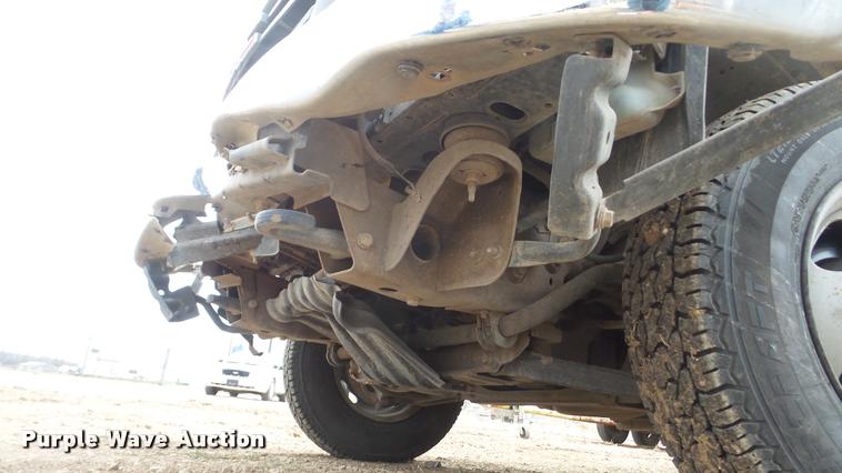 image for item DA0297 2003 GMC Sierra 3500 flatbed pickup truck