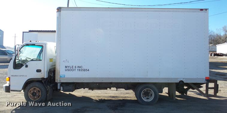 image for item DA7270 2003 Isuzu NPR HD box truck