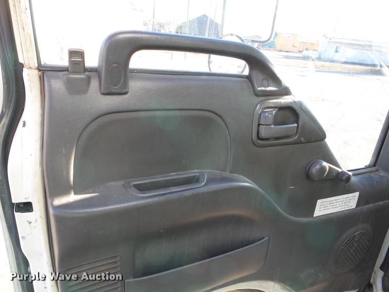 image for item DA7270 2003 Isuzu NPR HD box truck