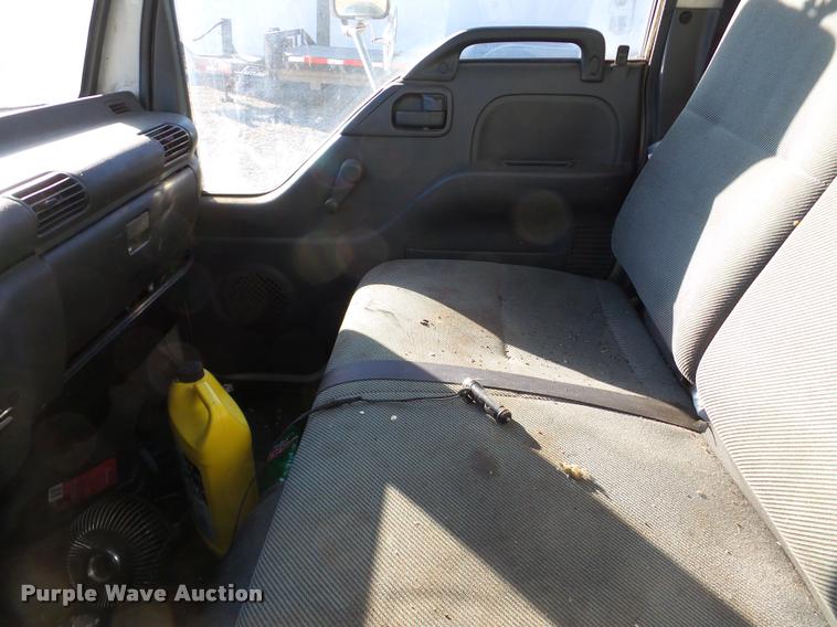 image for item DA7270 2003 Isuzu NPR HD box truck