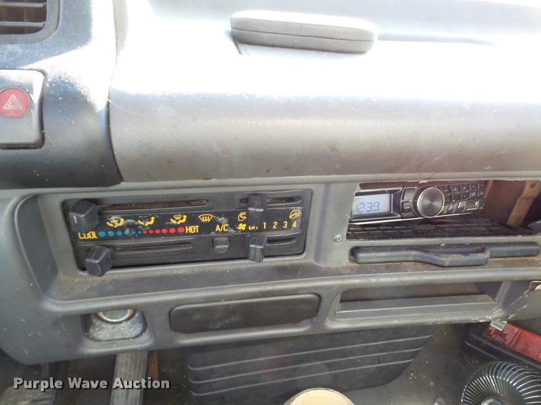 image for item DA7270 2003 Isuzu NPR HD box truck