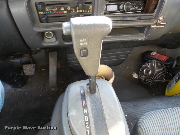 image for item DA7270 2003 Isuzu NPR HD box truck