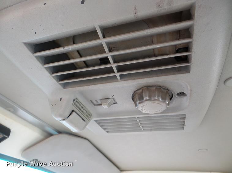 image for item DA7270 2003 Isuzu NPR HD box truck