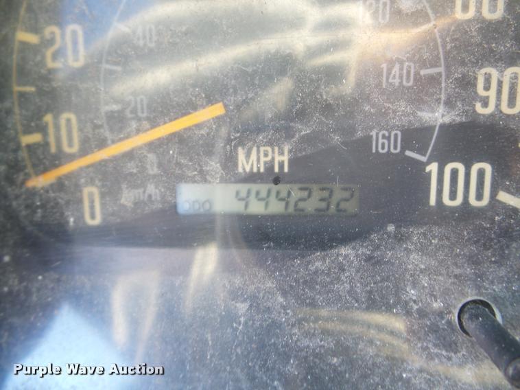 image for item DA7270 2003 Isuzu NPR HD box truck