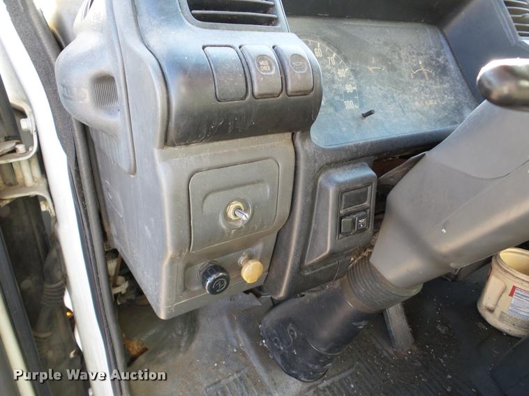 image for item DA7270 2003 Isuzu NPR HD box truck