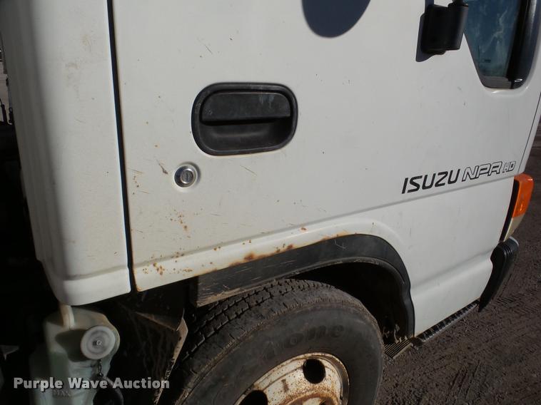 image for item DA7270 2003 Isuzu NPR HD box truck