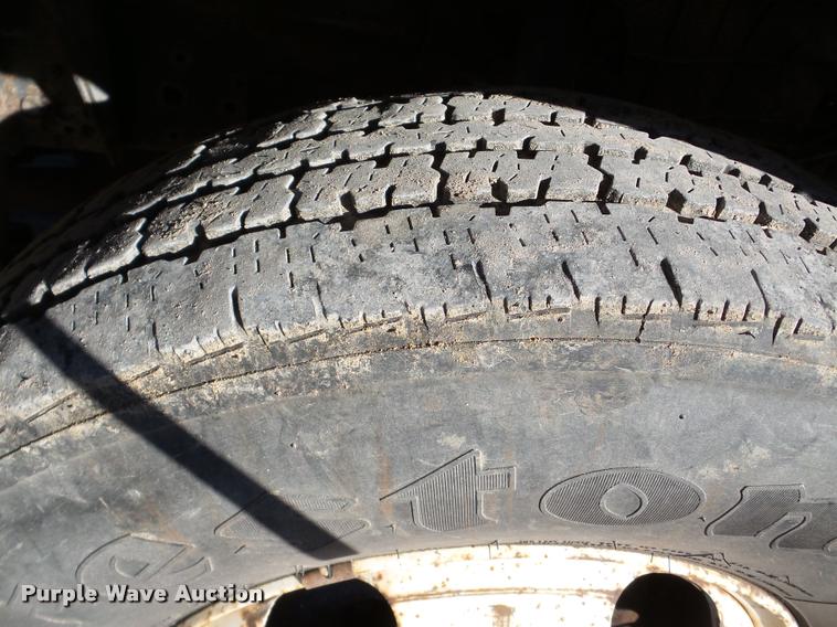 image for item DA7270 2003 Isuzu NPR HD box truck