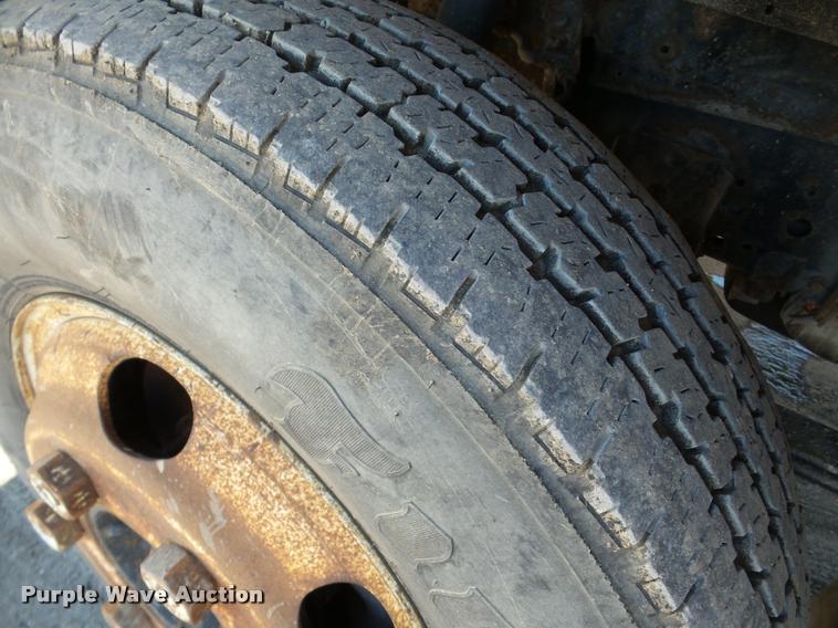 image for item DA7270 2003 Isuzu NPR HD box truck