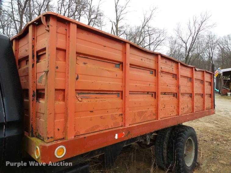 image for item DA7289 1978 Ford F600 dump truck