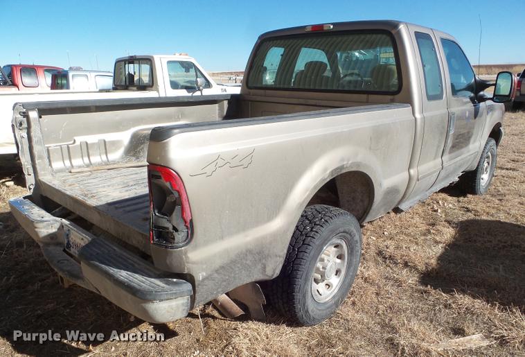 image for item DA7577 2003 Ford F250 Super Duty SuperCab pickup truck