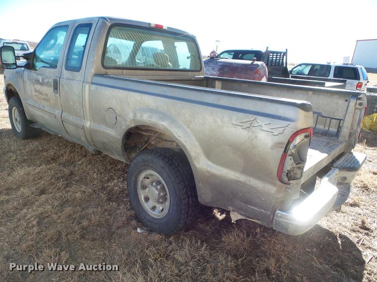 image for item DA7577 2003 Ford F250 Super Duty SuperCab pickup truck