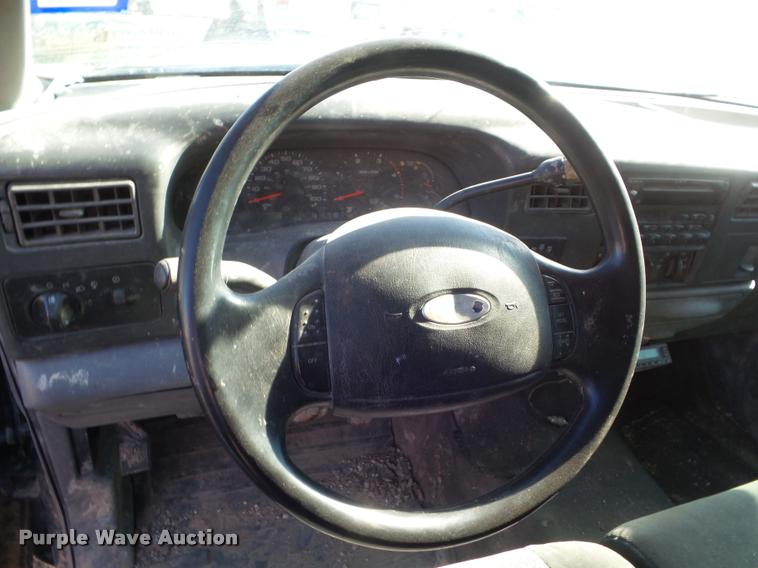 image for item DA7578 2002 Ford F250 Super Duty Crew Cab flatbed pickup truck