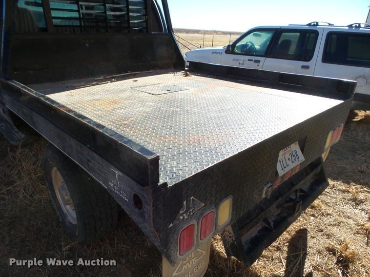 image for item DA7578 2002 Ford F250 Super Duty Crew Cab flatbed pickup truck