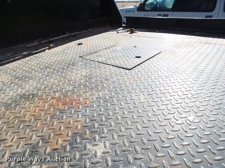 image for item DA7578 2002 Ford F250 Super Duty Crew Cab flatbed pickup truck