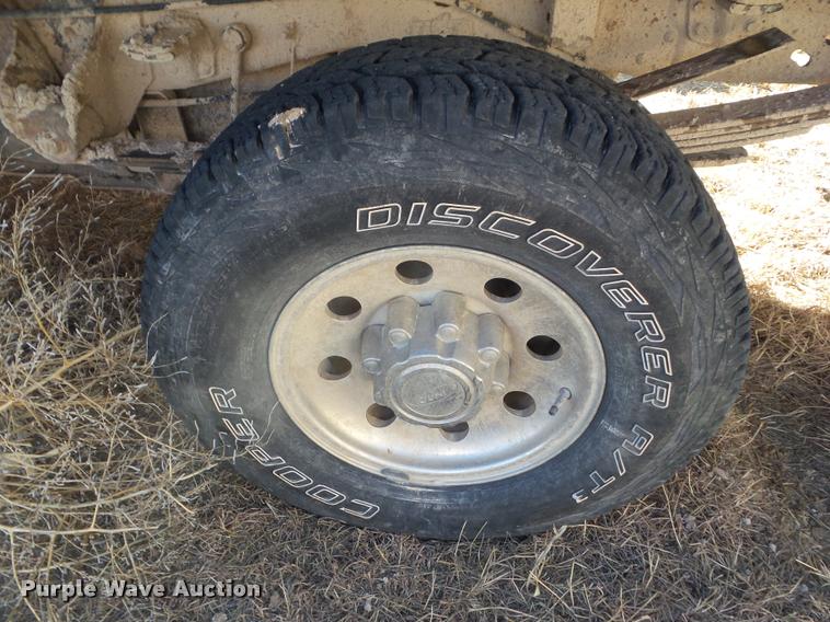 image for item DA7578 2002 Ford F250 Super Duty Crew Cab flatbed pickup truck