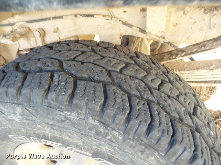 image for item DA7578 2002 Ford F250 Super Duty Crew Cab flatbed pickup truck