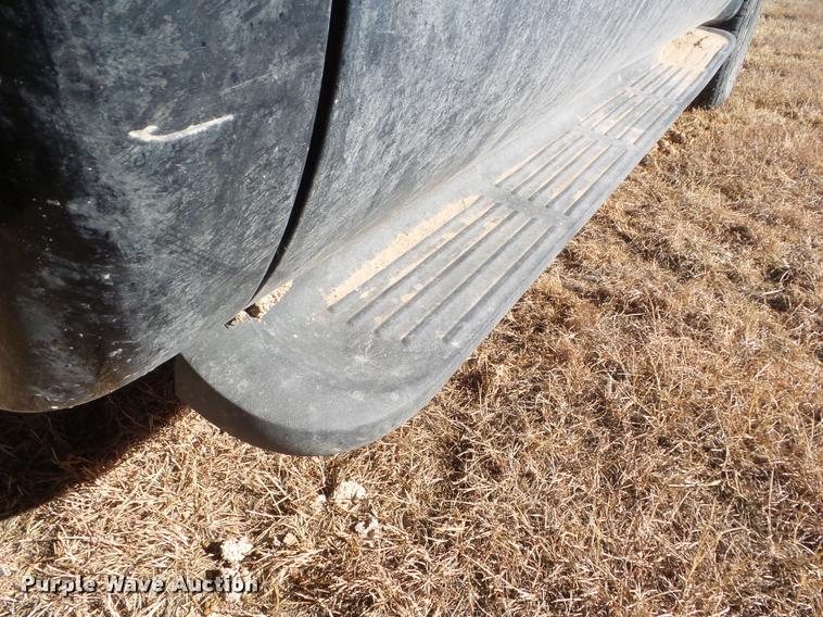 image for item DA7578 2002 Ford F250 Super Duty Crew Cab flatbed pickup truck