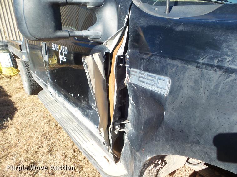 image for item DA7578 2002 Ford F250 Super Duty Crew Cab flatbed pickup truck